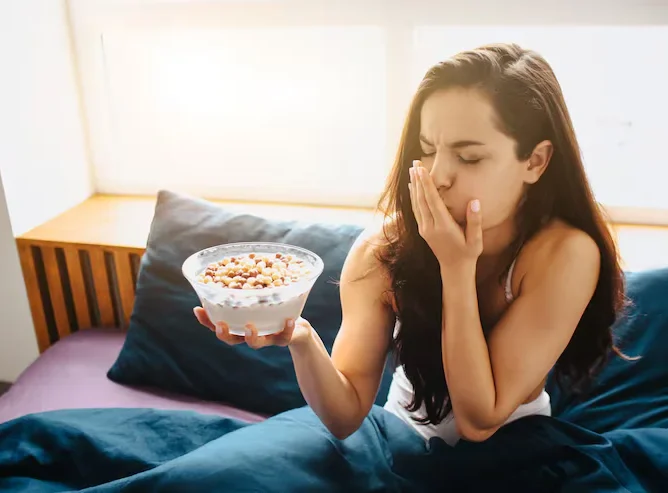 Why Do I Feel Full After Eating Only a Small Amount? When Should I See a Doctor?